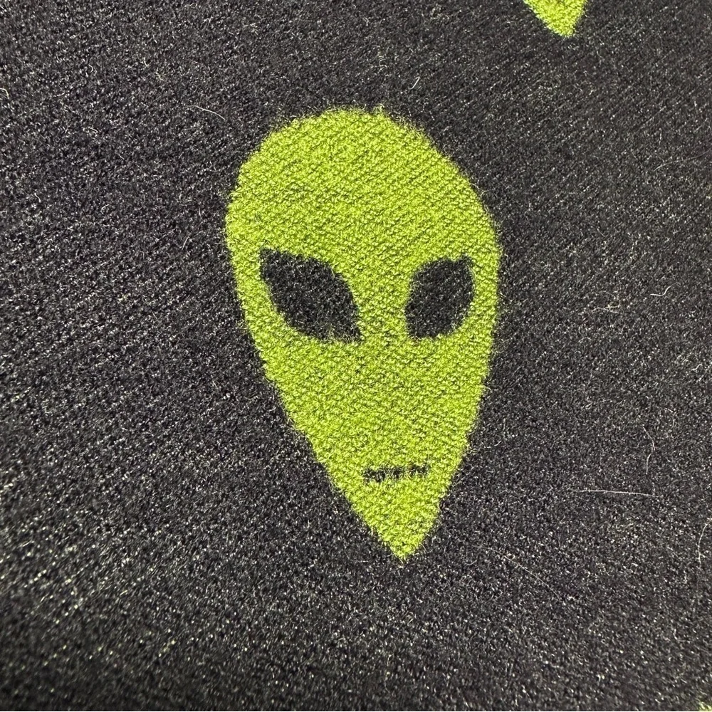 Alien Heads Soft Scarf Green Black Fringe 69.5 x 11.75 inches Sci Fi Space